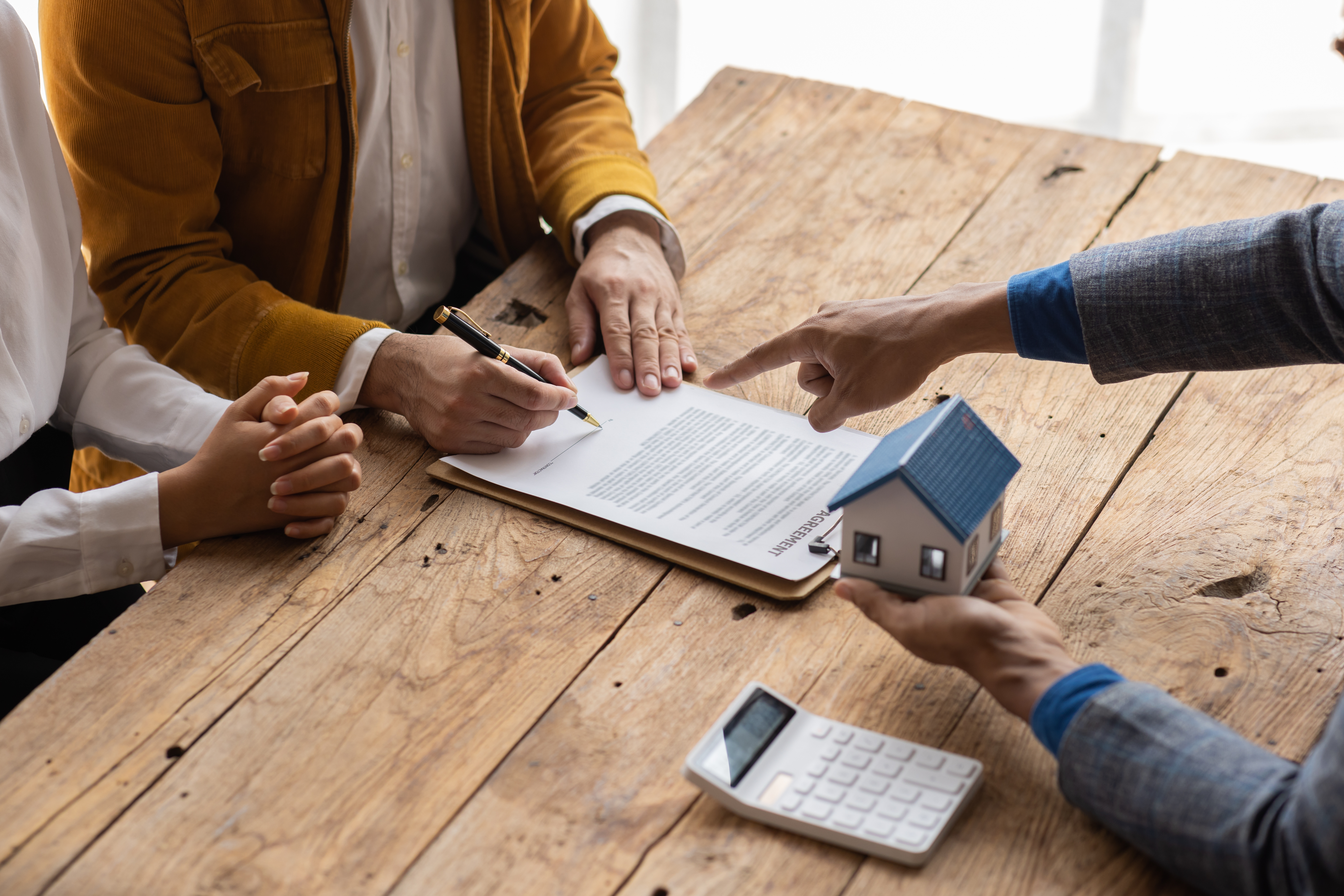 home loan; couple speak with mortgage broker | Oceania Finance
