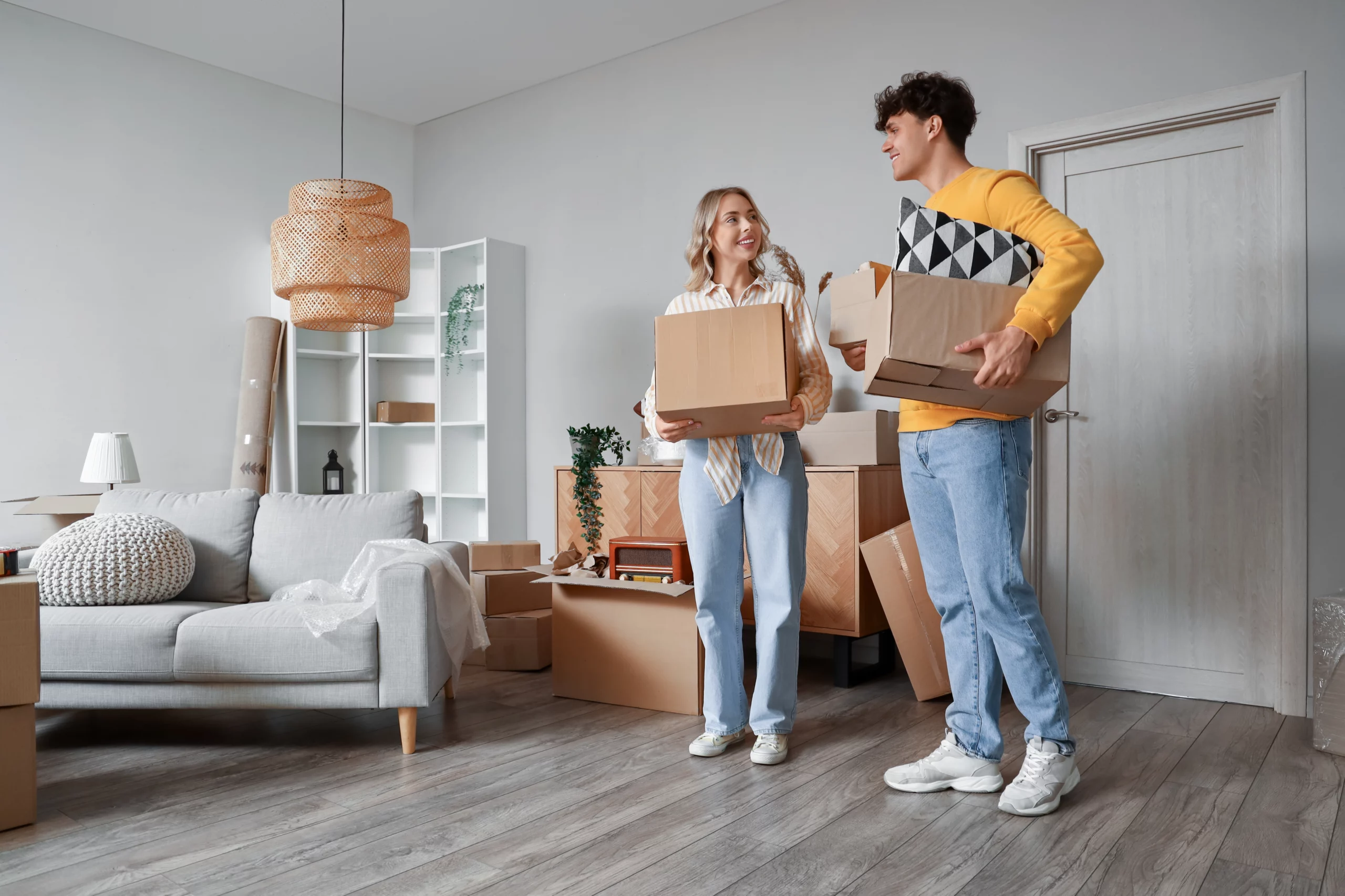 variable rate home loan; couple moving into new home | Oceania Finance